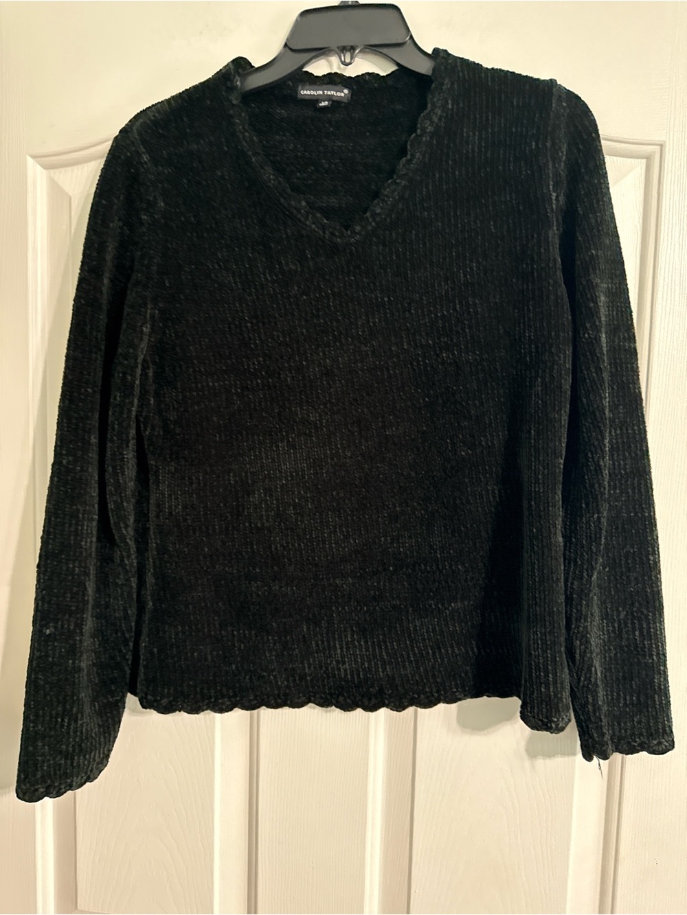 Carolyn Taylor Black V-Neck Ribbed Chenille Sweater